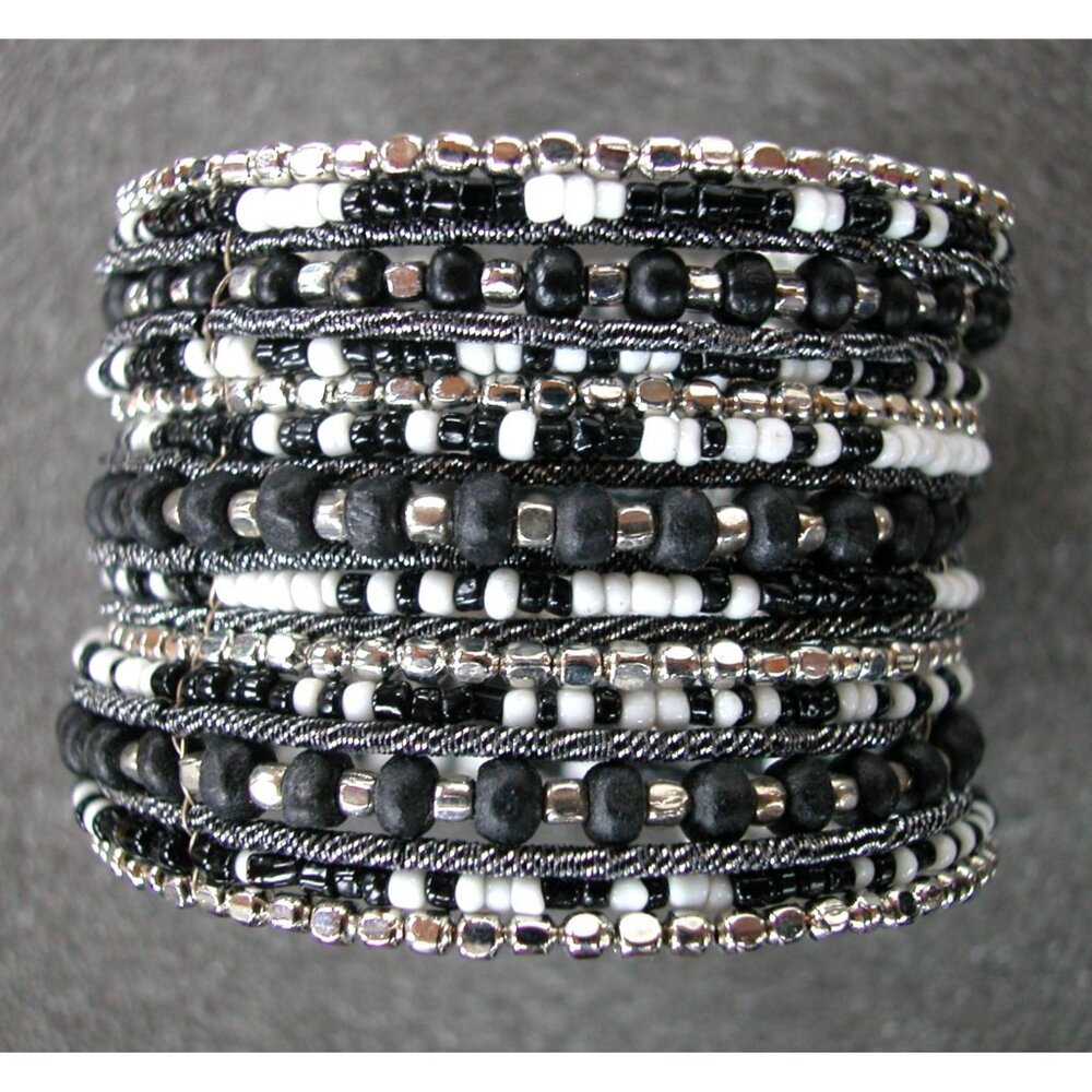 Black & White Beaded Coil Bracelet With Silver Accents Size 7, 20 Rows